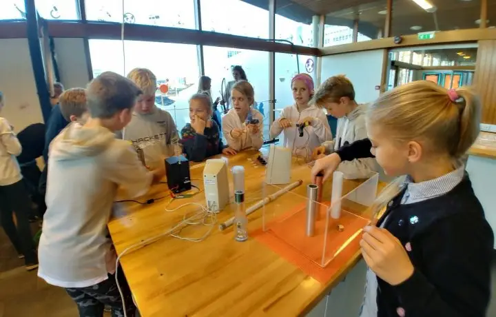 Tilraun með rafmagn og segla